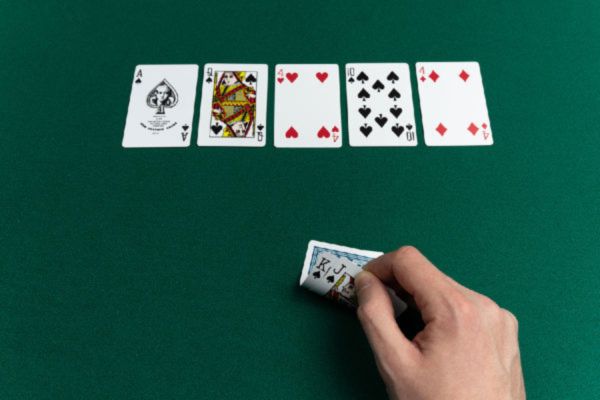 Chơi Poker King88 rinh ngay tiền thưởng lớn về tài khoản